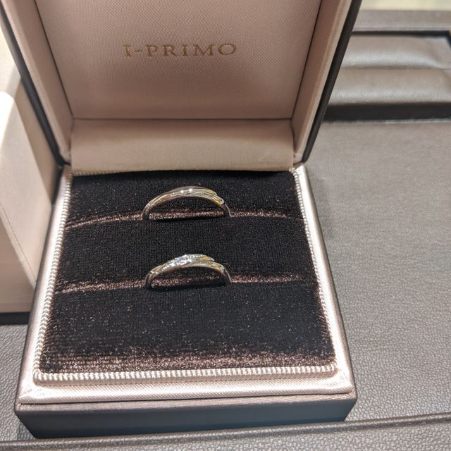 【アイプリモ(I-PRIMO)の口コミ】 初めからダイヤが少し埋め込まれたウェーブラインのデザイン！と決めてい…