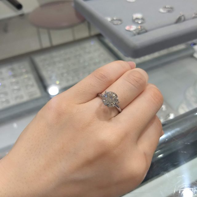 【宝寿堂(ほうじゅどう)の口コミ】 もともとブランドにこだわりがなく、購入するなら高品質なダイヤモンドが…