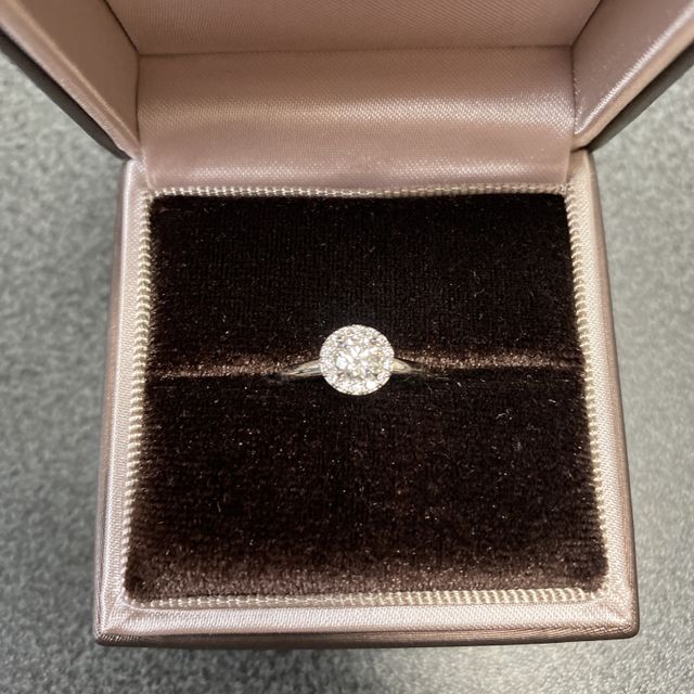 【アイプリモ(I-PRIMO)の口コミ】 デザインとダイヤモンドの質で決めました。
もともとネットで気になるデザ…