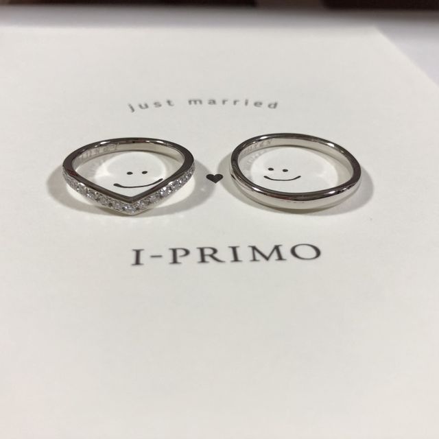 【アイプリモ(I-PRIMO)の口コミ】 私はダイヤがたくさん入って、指がすらりと見えるもの。彼はシンプルで動…