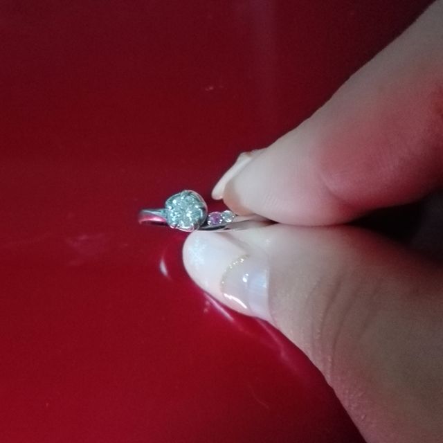 【Douxmiere bijou SOPHIA(ドゥミエール ビジュソフィア)の口コミ】 さりげなく普段使いできる婚約指輪を探していました。
ダイヤモンドももち…