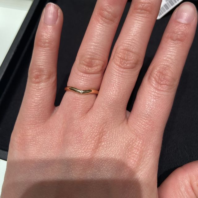 【ティファニー(Tiffany & Co.)の口コミ】 ゴールドで肌馴染みがよくて、ダイヤの大きさや量もさりげないくらいなの…