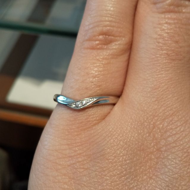 【銀座ダイヤモンドシライシの口コミ】 何も知識がなく入ったお店のため、ストレートタイプの指輪を希望し、初め…