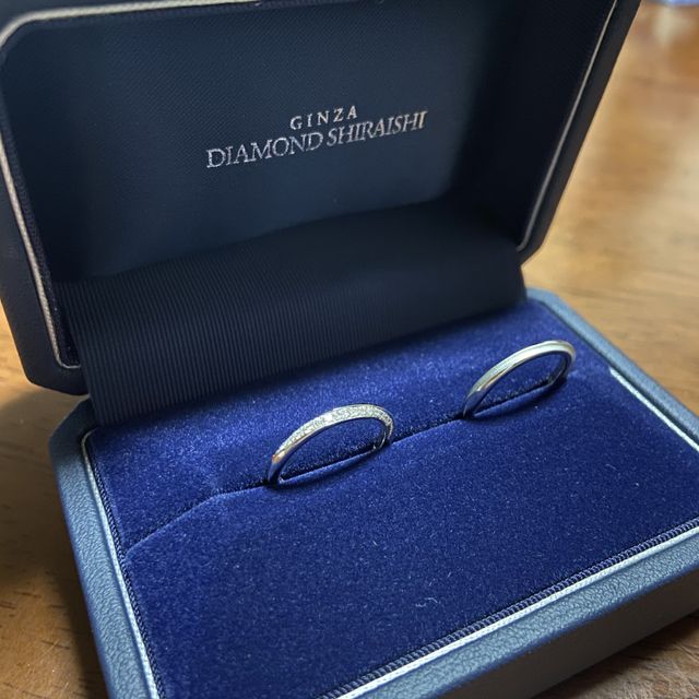 【銀座ダイヤモンドシライシの口コミ】 デザインと着けやすさで決めました！女性側のデザインは可愛らしく、華や…