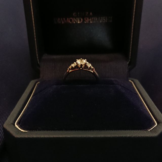 【銀座ダイヤモンドシライシの口コミ】 リングのデザインは、可愛いものから綺麗なものまでたくさん揃っていまし…