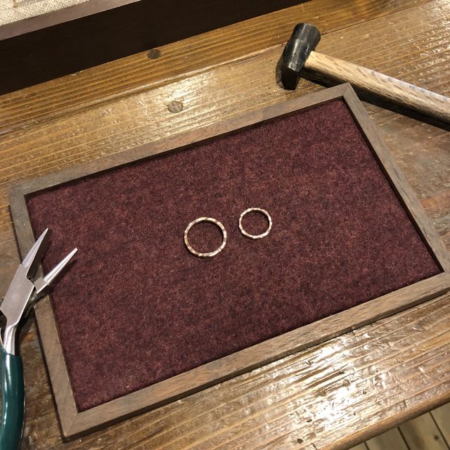 【鎌倉彫金工房の口コミ】 奥さんがゼクシィの広告を見て
昔から気になっていた、との事で
他のお店…