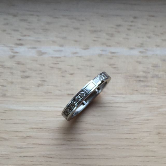 【ハリー・ウィンストン(Harry Winston)の口コミ】 他にはないデザインが大変魅力的でした。
違う店舗も見ましたが、どこも似…