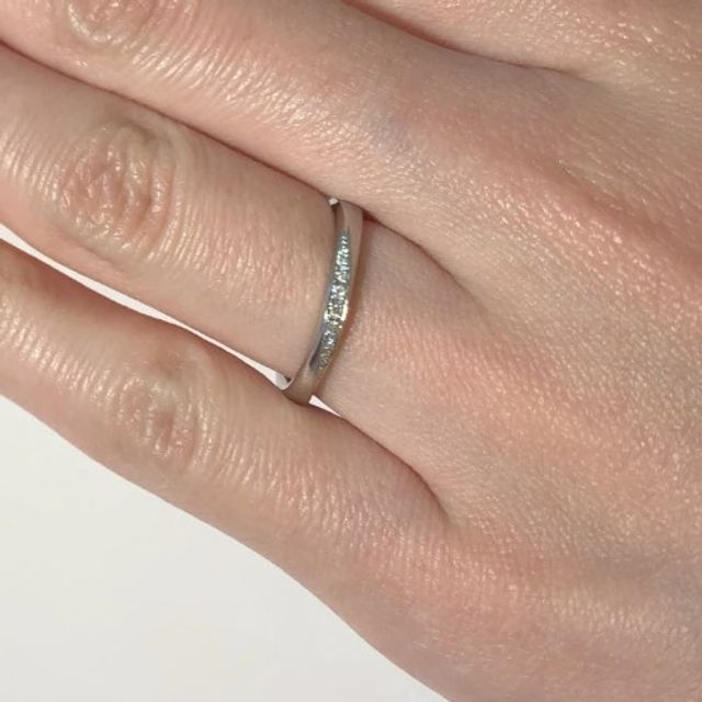 【TRECENTI(トレセンテ)の口コミ】 メレダイヤが斜めに配置されており、程良い数で上品だと感じました。ダイ…