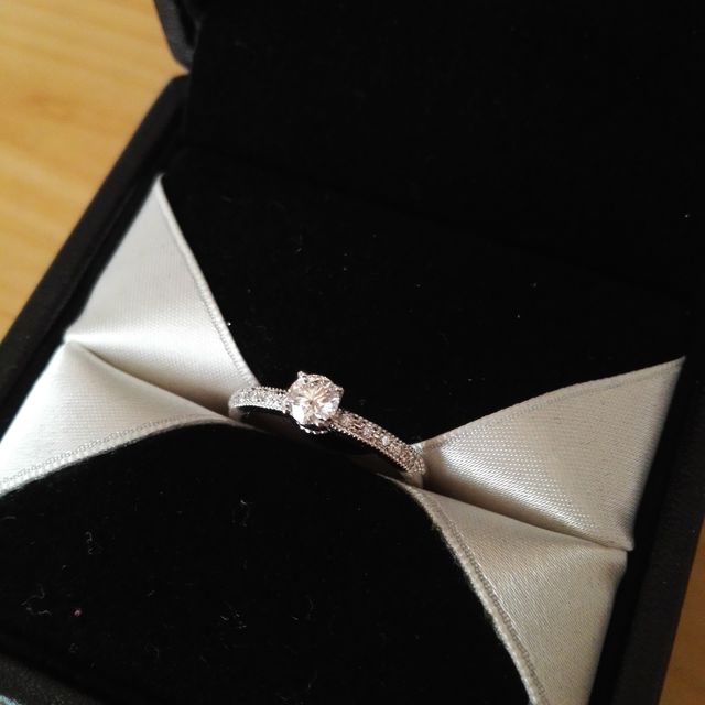 【エクセルコダイヤモンド(EXELCO DIAMOND)の口コミ】 婚約指輪はわたしが気に入ったものを購入したいという主人の希望もあり、…