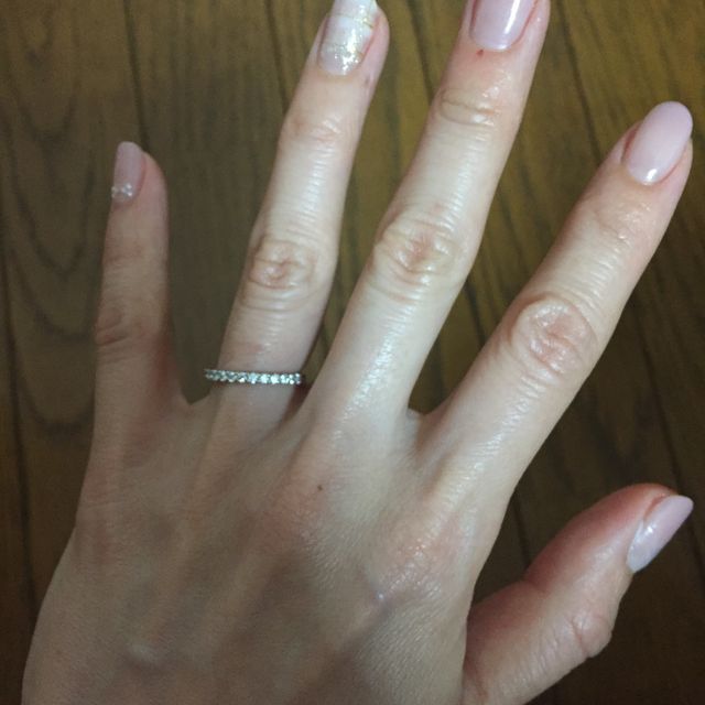 【銀座ダイヤモンドシライシの口コミ】 婚約期間だけではなく、結婚後も毎日つけたかったので、ハーフエタニティ…
