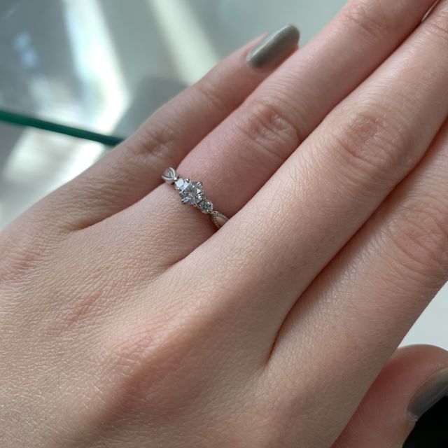 【エクセルコダイヤモンド(EXELCO DIAMOND)の口コミ】 デザインがとても上品でインパクトがあり、気に入っています。ダイヤモン…