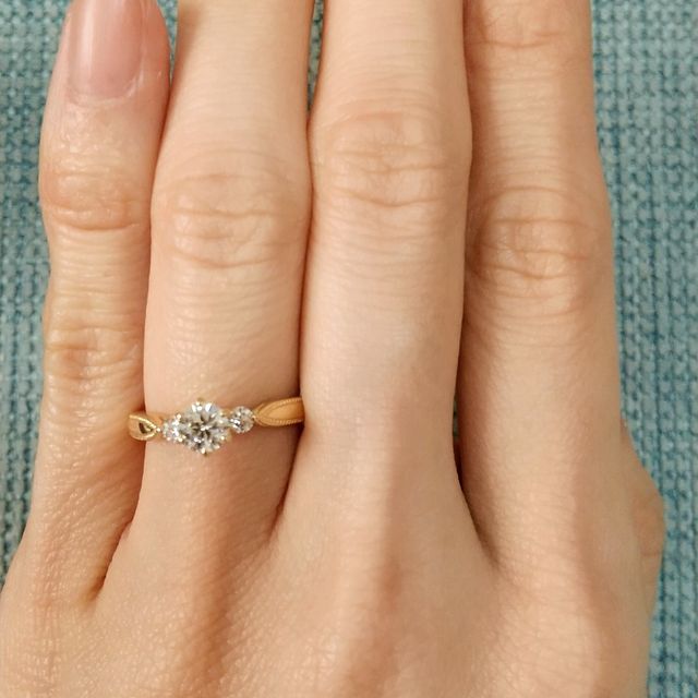 【エクセルコダイヤモンド(EXELCO DIAMOND)の口コミ】 彼とお店に伺い、お店の方が提案して下さった数種類の中から選んでいきま…