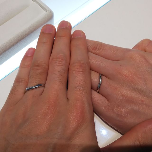 【GALA JEWELRY(ガラジュエリー)の口コミ】 婚約指輪を別のメーカーで買っており、それと重ね付け出来るものをご提案…