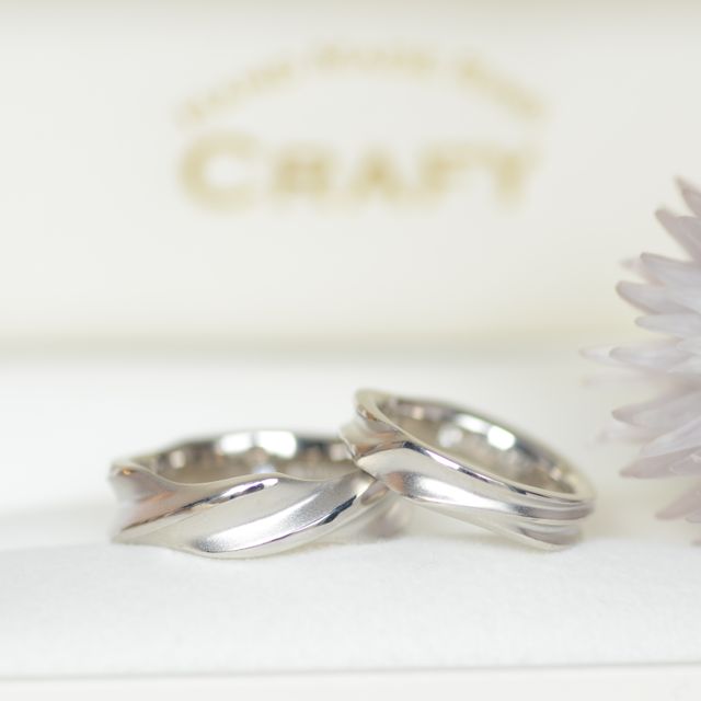 【CRAFY(クラフィ)の口コミ】 色々な結婚指輪のカタログを見ているうちに、自分たちでも作れるんじゃな…