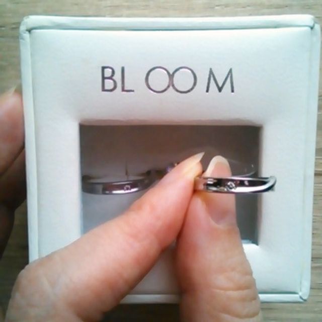 【BLOOM(ブルーム)の口コミ】 シンプルでかつ輝きがそのまま残って、傷が付かない指輪にしたかったので…