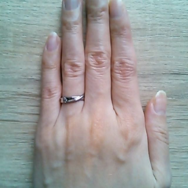 【BLOOM(ブルーム)の口コミ】 シンプルでかつ輝きがそのまま残って、傷が付かない指輪にしたかったので…