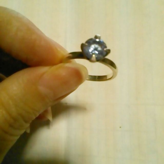 【BLOOM(ブルーム)の口コミ】 結婚を前提に話が進み一緒にアウトレットモールを見ていたら、光によって…