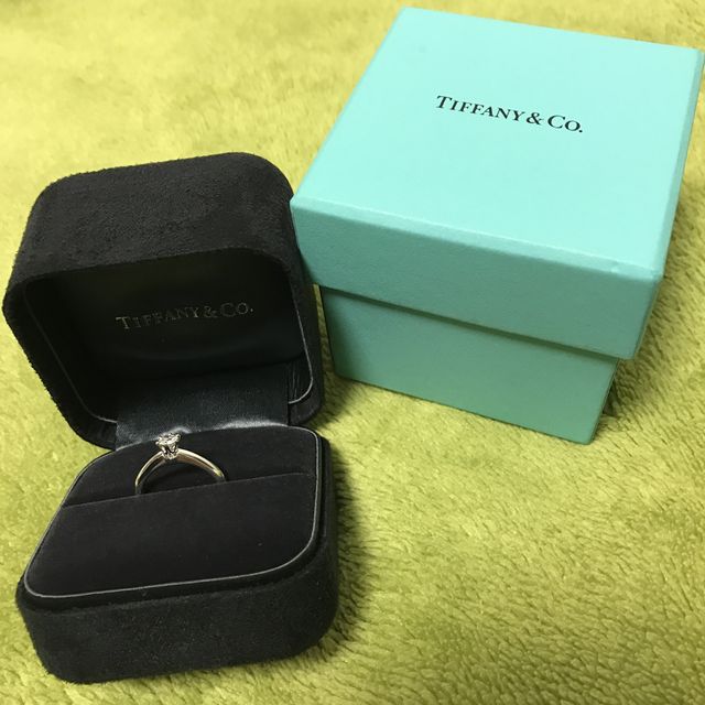 【ティファニー(Tiffany & Co.)の口コミ】 夫がサプライズで婚前旅行の際にプレゼントしてくれました。婚約指輪は、…