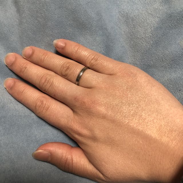 【カルティエ(Cartier)の口コミ】 夫婦で着用可能なシンプルデザインを探していました。
常につけていられる…