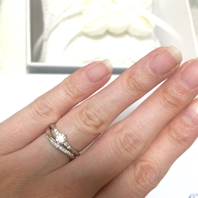 【4℃ BRIDAL(ヨンドシーブライダル)の口コミ】 婚約指輪も自分で選びたいと頼んで、一緒に買いに行かせてもらいました。…