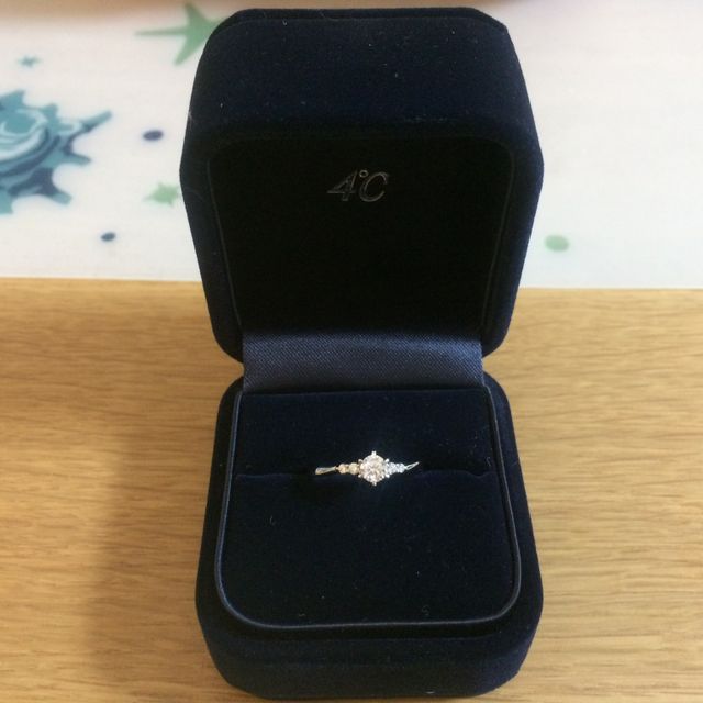 【4℃ BRIDAL(ヨンドシーブライダル)の口コミ】 婚約指輪も自分で選びたいと頼んで、一緒に買いに行かせてもらいました。…