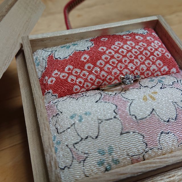 【杢目金屋(もくめがねや)の口コミ】 フィッティングまでは、主人が私にサプライズで頂いてました。私が桜の花…