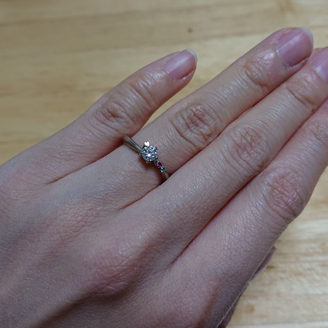 【杢目金屋(もくめがねや)の口コミ】 フィッティングまでは、主人が私にサプライズで頂いてました。私が桜の花…