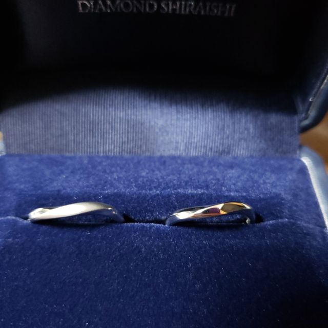 【銀座ダイヤモンドシライシの口コミ】 素材はプラチナと決めていました。
とにかく着け心地がよく、脱着もスムー…