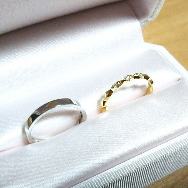 【AHKAH(アーカー)の口コミ】 購入した結婚指輪の決めてはデザインでした。
ダイヤの菱形をモチーフにし…