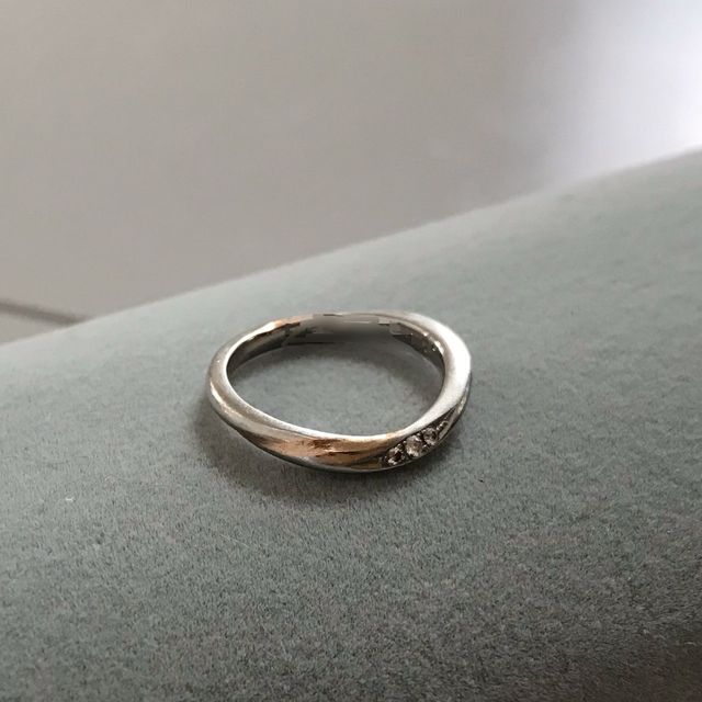 【ケイウノ ブライダル(K.UNO BRIDAL)の口コミ】 一番の決め手は裏側の彫刻をデザインしていただけることでした！他店では…