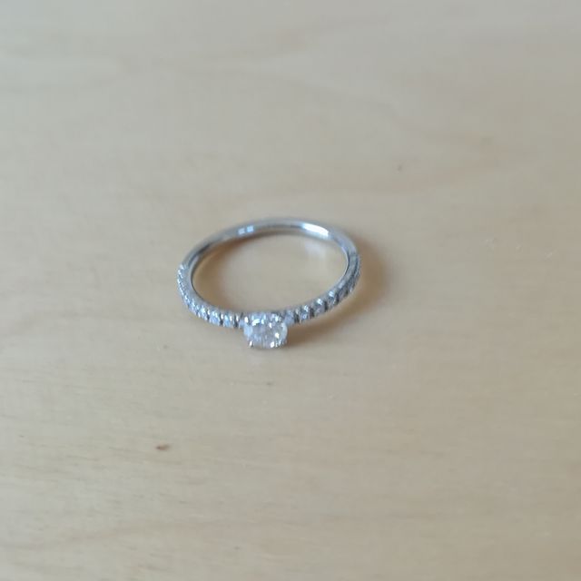 【カルティエ(Cartier)の口コミ】 エタンセル ドゥ カルティエ リングを購入。
普段使いしやすそうなデザイ…