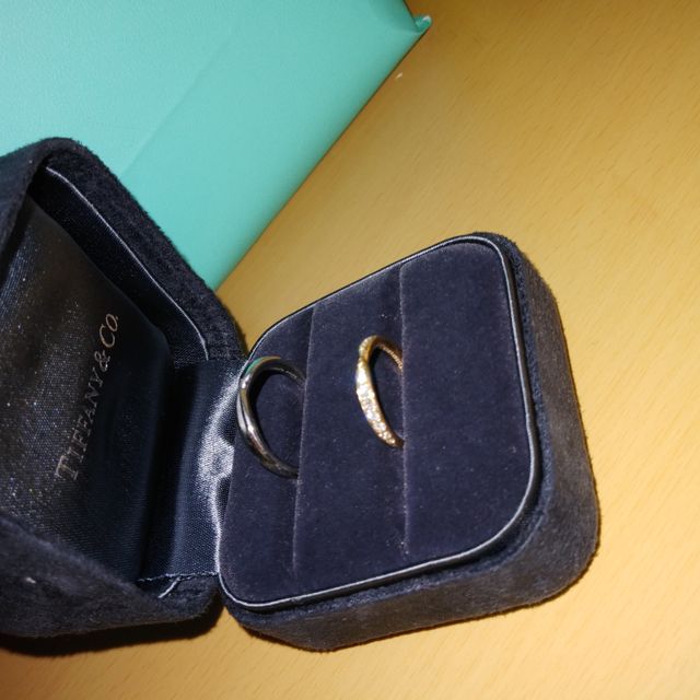 【ティファニー(Tiffany & Co.)の口コミ】 婚約指輪のデザインにあわせて、リングを重ねてもキレイに見えるよう何種…