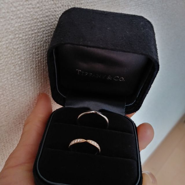 【ティファニー(Tiffany & Co.)の口コミ】 婚約指輪のデザインにあわせて、リングを重ねてもキレイに見えるよう何種…