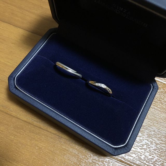 【銀座ダイヤモンドシライシの口コミ】 決め手はデザインとつけ心地です。
主人の希望でデザインはウェーブと決め…