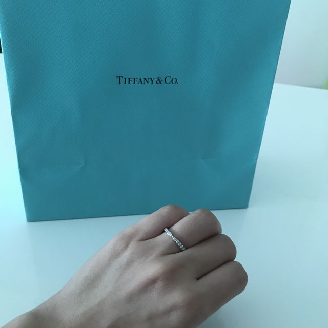 【ティファニー(Tiffany & Co.)の口コミ】 ハーフエタニティで探していてダイヤが中心から外側に向けて大きくなり存…