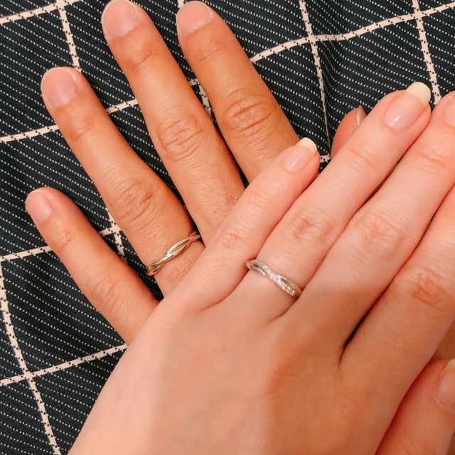 【ラザール ダイヤモンド(LAZARE DIAMOND)の口コミ】 普通とは違うデザインを探しており、色々見に行ったのですが、その中でも…