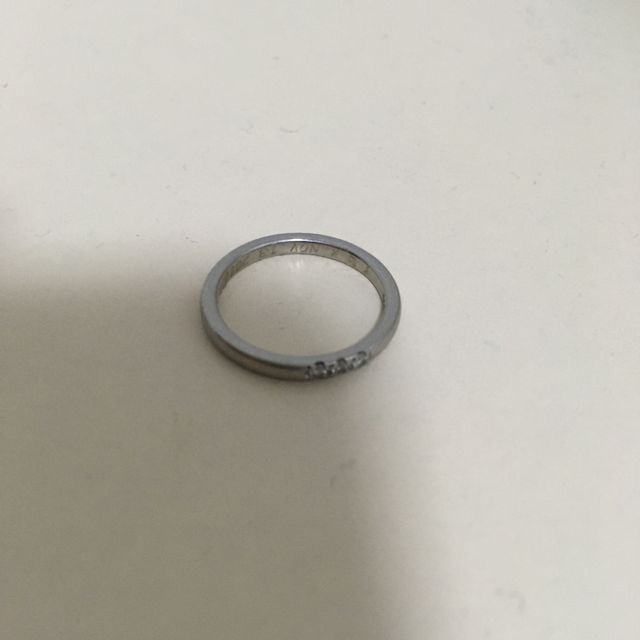 【MIKIMOTO(ミキモト)の口コミ】 ピンクダイヤが3つ並んだデザインが可愛いと思いました。それでいて派手さ…