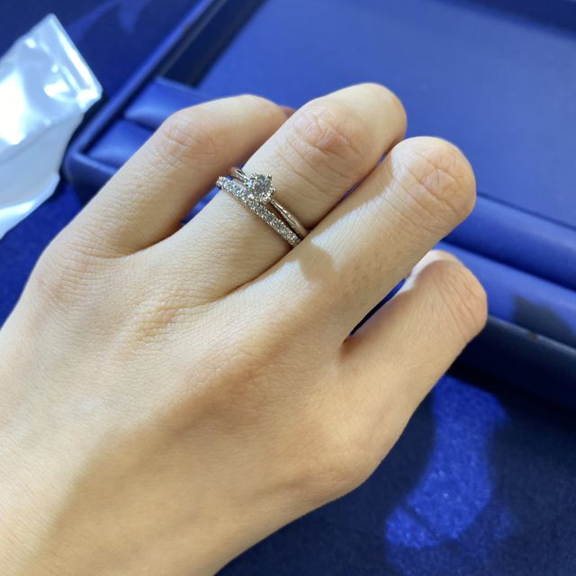 【銀座ダイヤモンドシライシの口コミ】 ハーフエタニティがいいと思い、ハーフエタニティに絞って探しました。ダ…