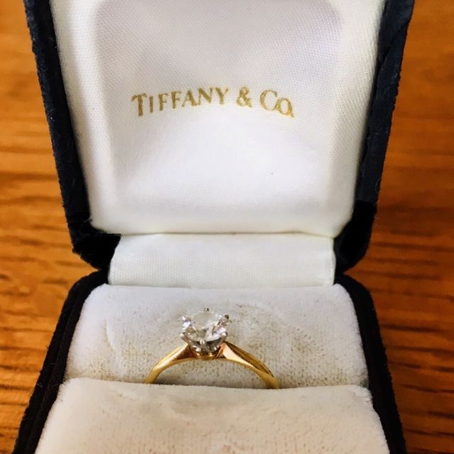 【ティファニー(Tiffany & Co.)の口コミ】 婚約指輪と結婚指輪は絶対にティファニーでと、子供のころから決めていま…
