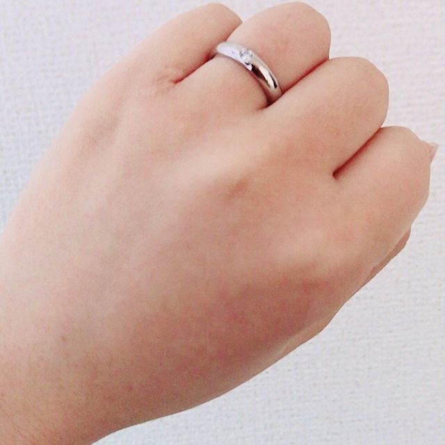 【カルティエ(Cartier)の口コミ】 自分の指が太くて短いので、華奢なデザインより太めの指輪の方がはめてみ…
