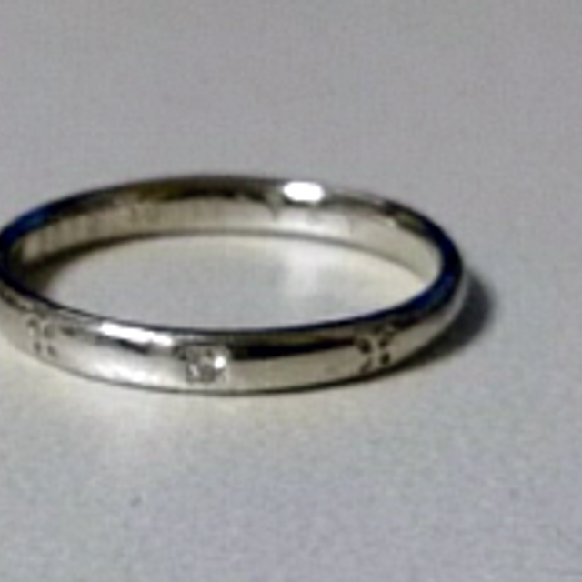 【ギンザタナカブライダル(GINZA TANAKA BRIDAL)の口コミ】 一生つけるものなので、つけ心地最優先で選びました。
この指輪は内甲丸タ…