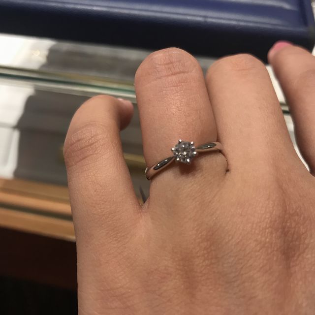 【銀座ダイヤモンドシライシの口コミ】 いくつかのお店で試着をした中で、シンプルなデザインが気に入って購入し…