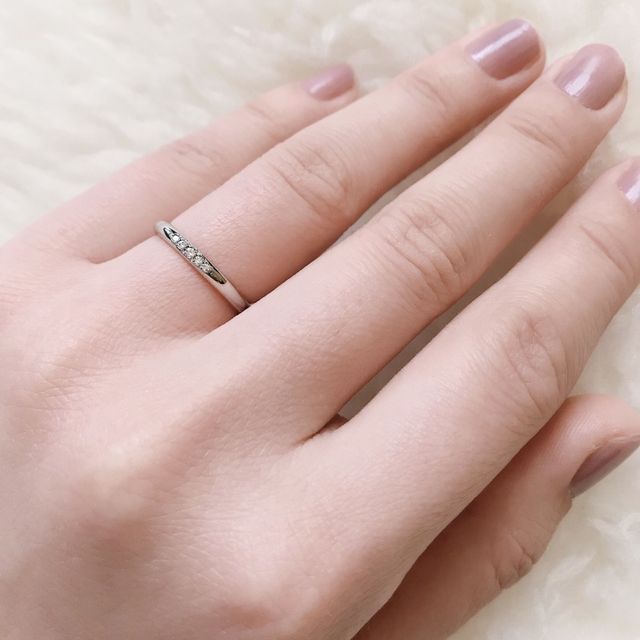 【銀座ダイヤモンドシライシの口コミ】 シンプルな指輪を探していました。また、婚約指輪と重ね付けの際マッチす…