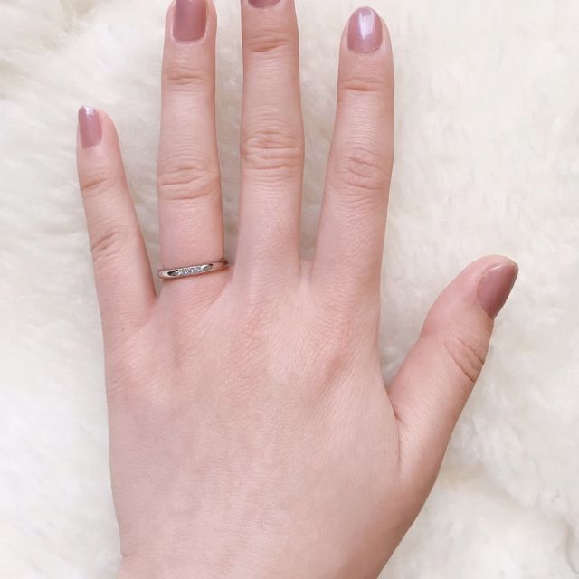 【銀座ダイヤモンドシライシの口コミ】 シンプルな指輪を探していました。また、婚約指輪と重ね付けの際マッチす…