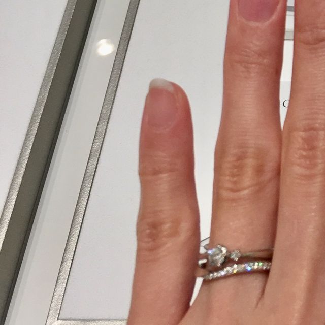 【festaria bijou SOPHIA(フェスタリア ビジュソフィア)の口コミ】 マリッジリングは、曲線のあるメレダイヤのデザインのものを探しており、…