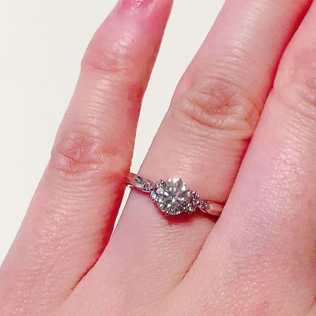 【Love Bond(ラブボンド)の口コミ】 プロポーズの時にはルースだけを頂いたので、後日2人で指輪の腕を選びにい…