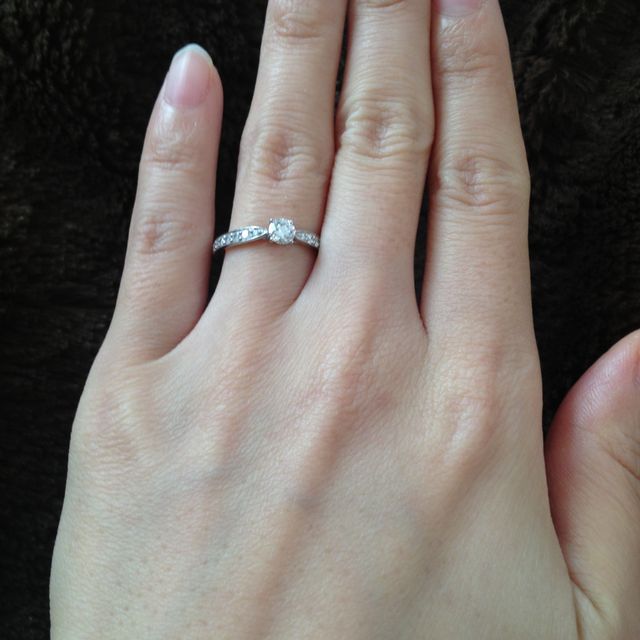 【ティファニー(Tiffany & Co.)の口コミ】 色々なブランドの指輪を見て、つけて試して決めました。
私は、婚約指輪を…
