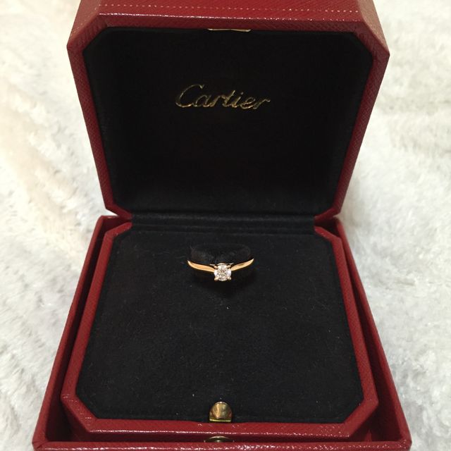 【カルティエ(Cartier)の口コミ】 あまり派手なものが好きではないので、婚約指輪はシンプルなもので探して…