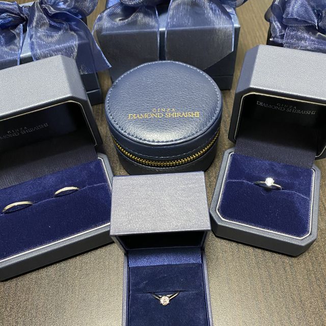 【銀座ダイヤモンドシライシの口コミ】 上質なダイヤモンドを取り扱っている。
丁寧な説明で信頼できる。
指輪選…