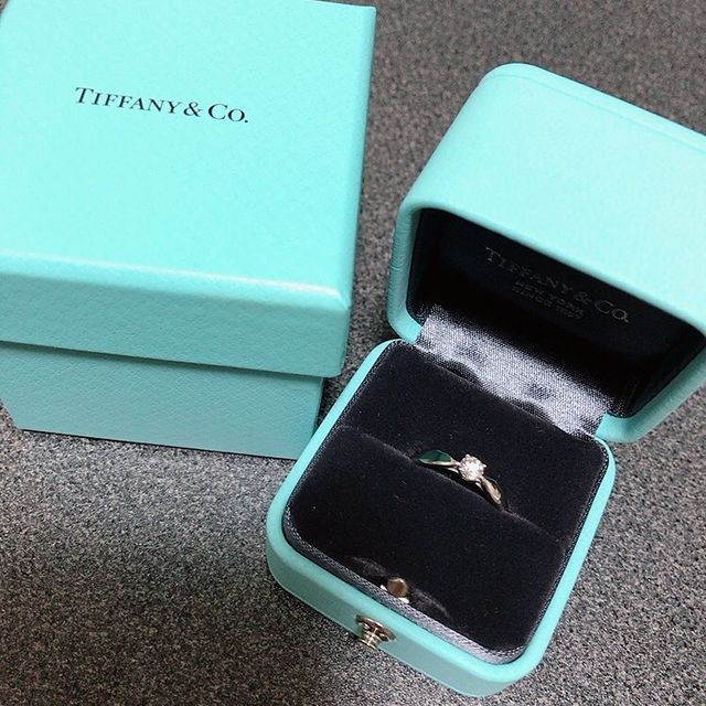 【ティファニー(Tiffany & Co.)の口コミ】 婚約指輪はシンプルなものが良かったためシンプルなデザインのものを探し…